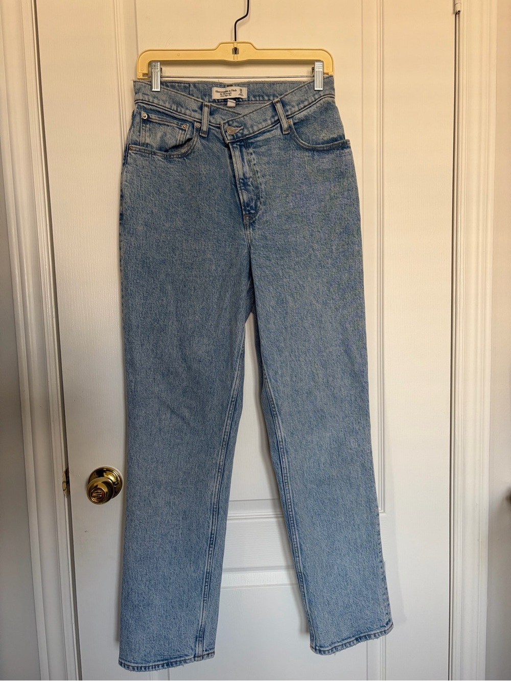 Abercrombie & Fitch 90s Straight Ultra High Rise Criss-Cross Jeans